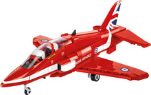 Laden Sie das Bild in den Galerie-Viewer, COBI 5844 - BAe Hawk T1 Red Arrows