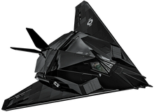 Laden Sie das Bild in den Galerie-Viewer, COBI 5903 - Lockheed F-117 Nighthawk