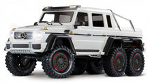 Laden Sie das Bild in den Galerie-Viewer, Traxxas TRX-6 Mercedes-Benz G63 AMG 6x6 - WHITE Special Edition