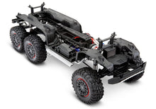 Laden Sie das Bild in den Galerie-Viewer, Traxxas TRX-6 Mercedes-Benz G63 AMG 6x6 - WHITE Special Edition