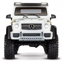 Laden Sie das Bild in den Galerie-Viewer, Traxxas TRX-6 Mercedes-Benz G63 AMG 6x6 - WHITE Special Edition