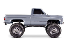 Laden Sie das Bild in den Galerie-Viewer, TRAXXAS TRX-4 Crawler Chevrolet K10 High Trail Silver RTR