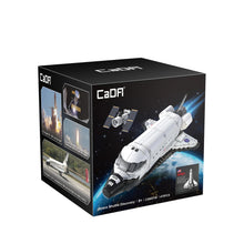 Laden Sie das Bild in den Galerie-Viewer, CADA C56051W - Space Shuttle Discovery
