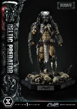 Laden Sie das Bild in den Galerie-Viewer, The Alien vs. Predator Museum Masterline Series Statue 1/3 Celtic Predator Bonus Ver. 95 cm