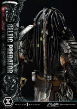 Laden Sie das Bild in den Galerie-Viewer, The Alien vs. Predator Museum Masterline Series Statue 1/3 Celtic Predator Bonus Ver. 95 cm