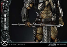 Laden Sie das Bild in den Galerie-Viewer, The Alien vs. Predator Museum Masterline Series Statue 1/3 Celtic Predator Bonus Ver. 95 cm