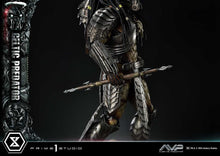 Laden Sie das Bild in den Galerie-Viewer, The Alien vs. Predator Museum Masterline Series Statue 1/3 Celtic Predator Bonus Ver. 95 cm