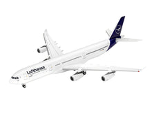 Laden Sie das Bild in den Galerie-Viewer, Revell A340-300 Lufthansa New Livery
