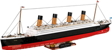 Laden Sie das Bild in den Galerie-Viewer, COBI 1686 - RMS Titanic 1:300

