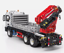 Laden Sie das Bild in den Galerie-Viewer, Mould King 17063 - Pritschen-LKW
