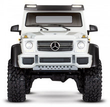 Laden Sie das Bild in den Galerie-Viewer, Traxxas TRX-6 Mercedes-Benz G63 AMG 6x6 - WHITE Special Edition
