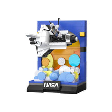 Laden Sie das Bild in den Galerie-Viewer, Cada C56041W - Space Shuttle Discovery
