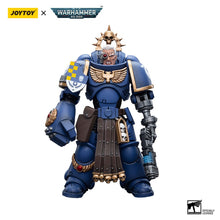 Laden Sie das Bild in den Galerie-Viewer, Warhammer 40k Actionfigur 1/18 Ultramarines Lieutenant with Power Fist 12 cm
