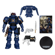 Laden Sie das Bild in den Galerie-Viewer, Warhammer 40,000 Actionfigur Lieutenant in Phobos Armor (Ultramarines) 18 cm
