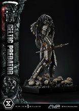 Laden Sie das Bild in den Galerie-Viewer, The Alien vs. Predator Museum Masterline Series Statue 1/3 Celtic Predator Bonus Ver. 95 cm
