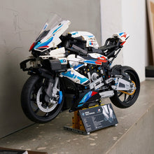 Laden Sie das Bild in den Galerie-Viewer, LEGO Technic 42130 BMW Motorrad M 1000 RR
