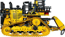 Laden Sie das Bild in den Galerie-Viewer, LEGO® Technic 42131 Appgesteuerter Cat® D11 Bulldozer
