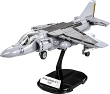 Laden Sie das Bild in den Galerie-Viewer, COBI 5809 - AV-8B Harrier II Plus
