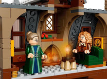 Laden Sie das Bild in den Galerie-Viewer, LEGO® Harry Potter™ 76388 Besuch in Hogsmeade
